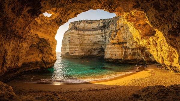 Cueva de Benagil y playas del Algarve, Portugal — TourExperto