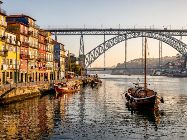 Ribeira y puente Don Luís I sobre el Duero, Oporto — TourExperto